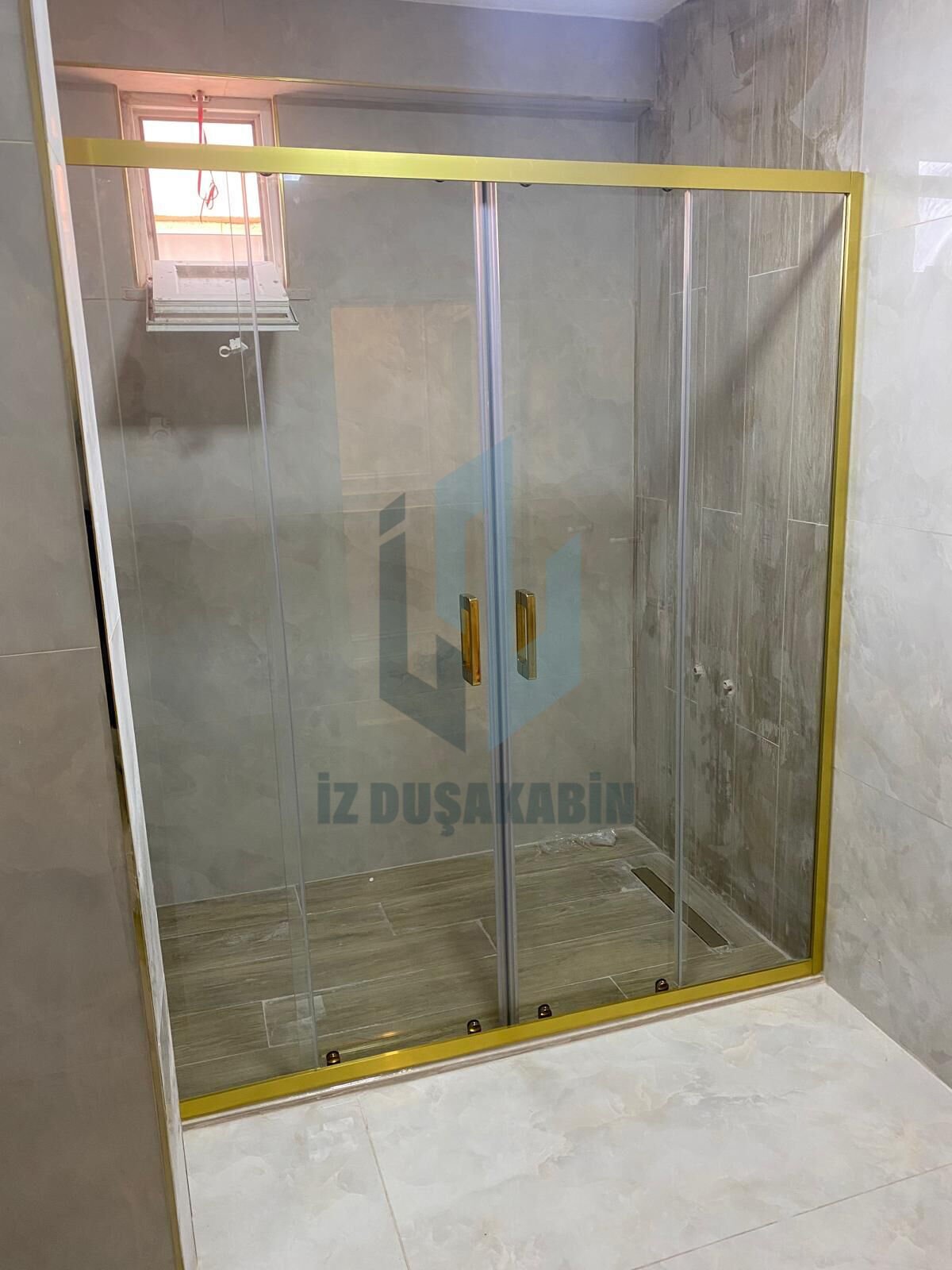 İZDUŞAKABİN ÖN CEPHE GOLD PROFİL SADE CAM 5MM H:190